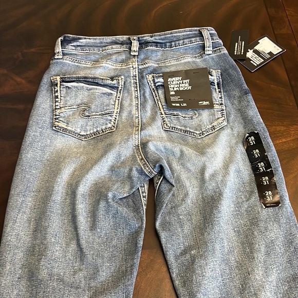 Silver Jeans Co Women's. Avery High Rise Slim Bootcut Jeans In Indigo - Picture 6 of 13